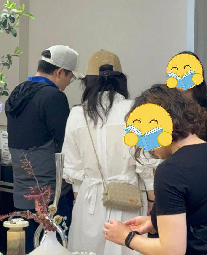 郭晶晶穿60元小白鞋逛街，便宜穿出贵气范，很像邻家大姐姐（组图） - 3
