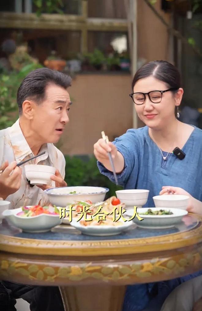 70岁寇振海谈与妻子20岁年龄差,比起忘年恋更愿意被称时光合伙人(组图) - 5
