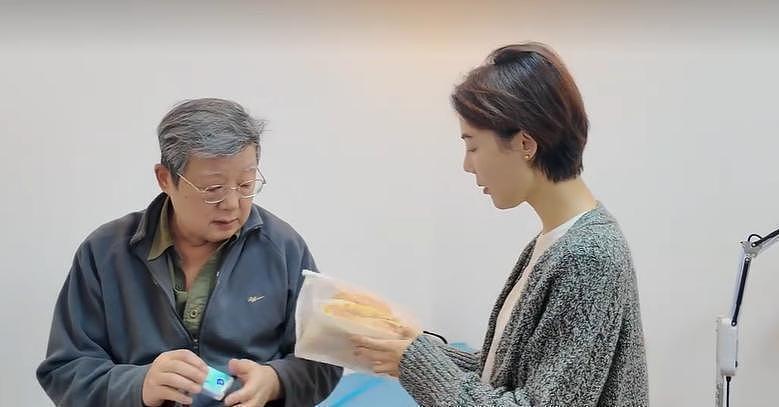 43岁车晓在别墅庆生，发际线后退秃了一大片，用剩菜剩饭招待朋友（组图） - 11