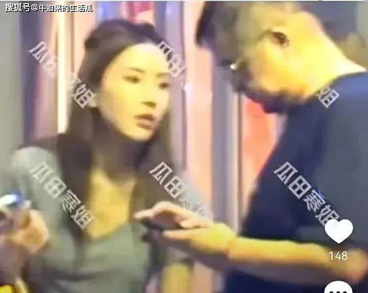 冯绍峰新恋情实锤！带女友和朋友聚餐，女友是网红脸不如赵丽颖（组图） - 1