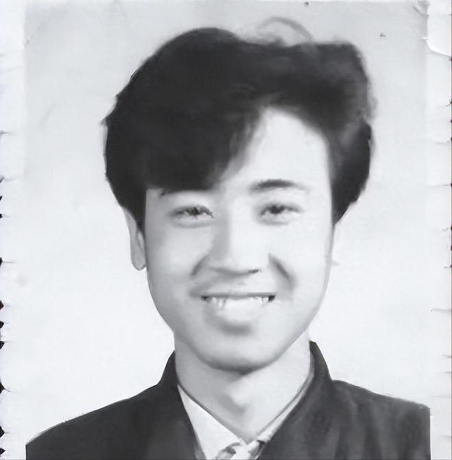 3岁丧父，吃姐姐奶水长大，成名后为8个哥姐买房，如今终成实力派（组图） - 3