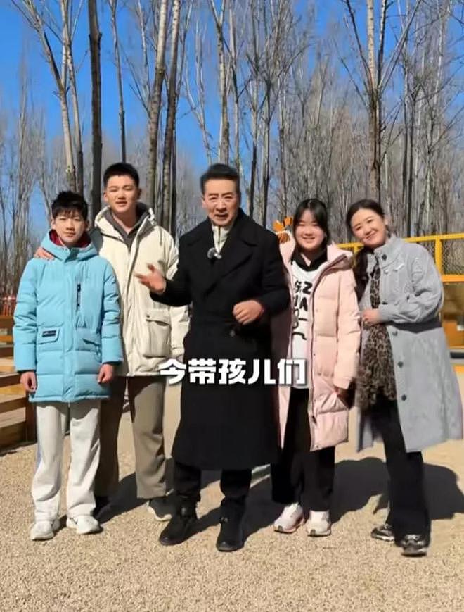 70岁寇振海谈与妻子20岁年龄差,比起忘年恋更愿意被称时光合伙人(组图) - 2