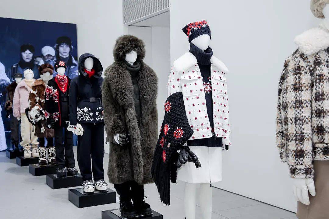 【时尚】当TA们穿上相同元素的礼服，谁赢了（组图） - 24