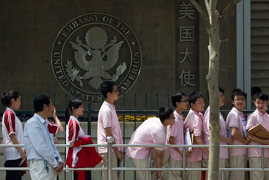 美国恢复学生签证预约，将“彻底审查”申请人（图） - 1