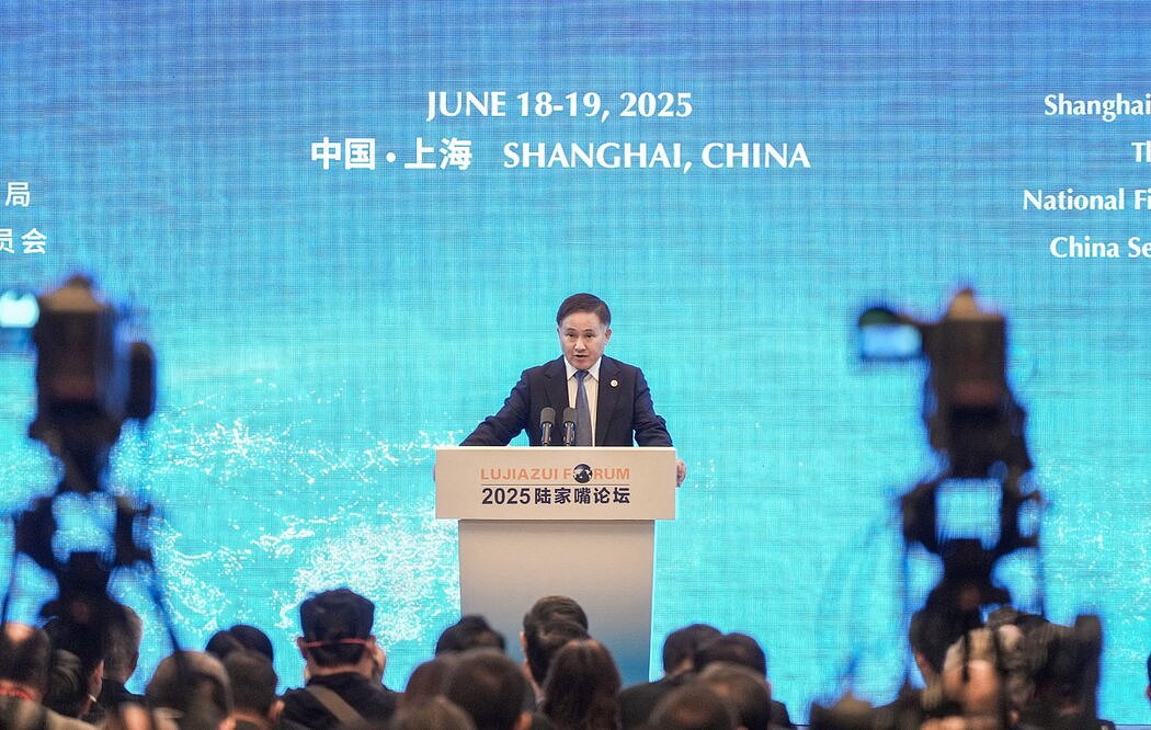 中国挑战美元世界主要货币地位,推动人民币国际化(组图) - 1