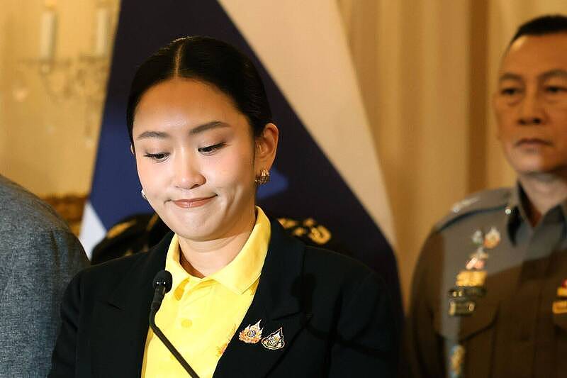 一通致命电话引爆泰国20年宿怨,黄衫军重返街头(组图) - 2