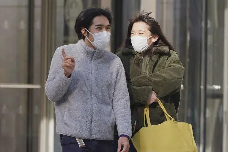 逃离皇室=快乐人生？真子小室圭又升职加薪，连悠仁都有了活人感！皇室尴尬了...（组图） - 1