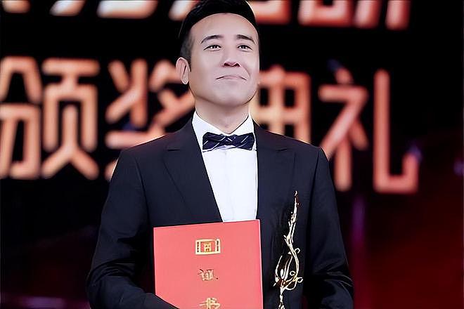 3岁丧父，吃姐姐奶水长大，成名后为8个哥姐买房，如今终成实力派（组图） - 9