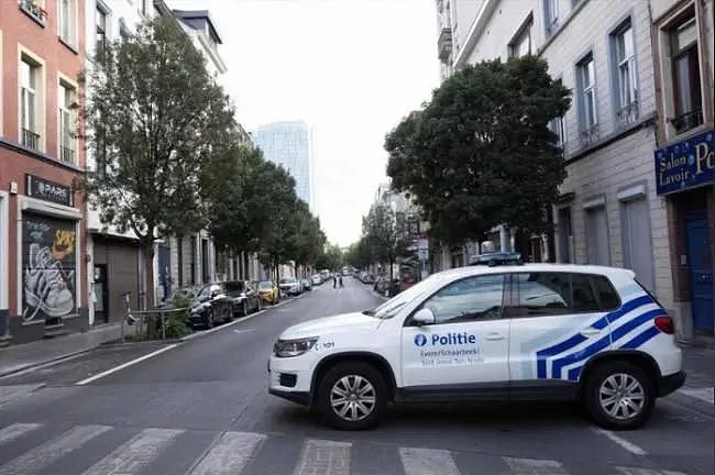中国上千妙龄女被拐欧洲卖淫,老鸨是八旬华人大爷!成员分工细致,还有保险套快递员(组图) - 2
