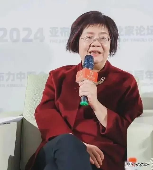 当当网李国庆将再婚！女方戴着眼镜气质超好，两人私下合影曝光（组图） - 5