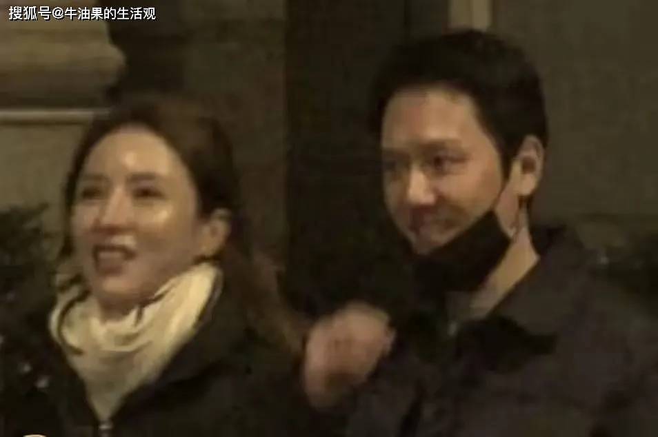 冯绍峰新恋情实锤！带女友和朋友聚餐，女友是网红脸不如赵丽颖（组图） - 3
