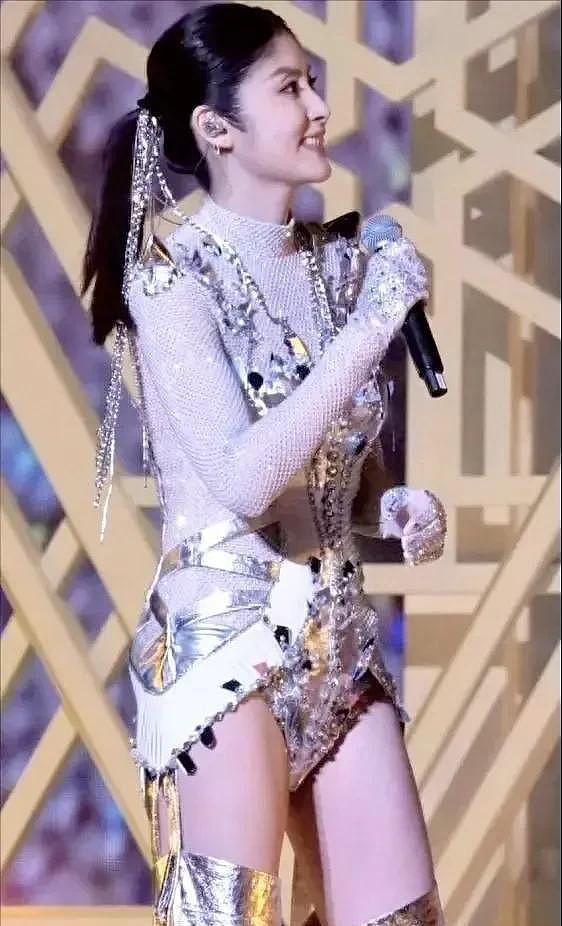 50岁穿三角裤开唱被骂上热搜！陈慧琳这波操作到底冤不冤？（组图） - 4