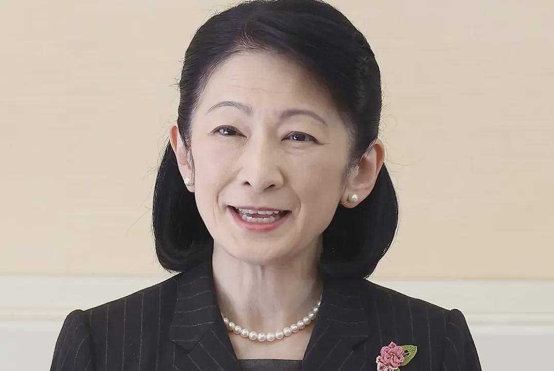 逃离皇室=快乐人生？真子小室圭又升职加薪，连悠仁都有了活人感！皇室尴尬了...（组图） - 8
