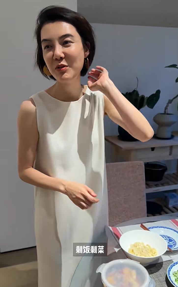 43岁车晓在别墅庆生，发际线后退秃了一大片，用剩菜剩饭招待朋友（组图） - 3