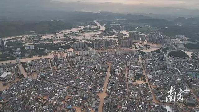 四次洪峰过境!广东怀集遭遇超百年一遇洪水(组图) - 1