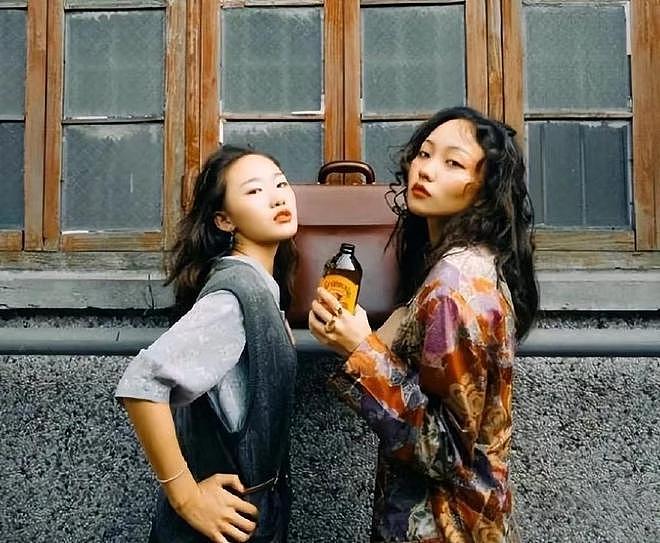 分赃不均？上完小杨哥直播后4300万账号疯产姐妹停更！邵雨轩首谈（组图） - 5