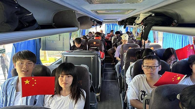 伊以战争：中国驻以色列大使馆撤侨，300中国公民包括2港人离以（组图） - 1