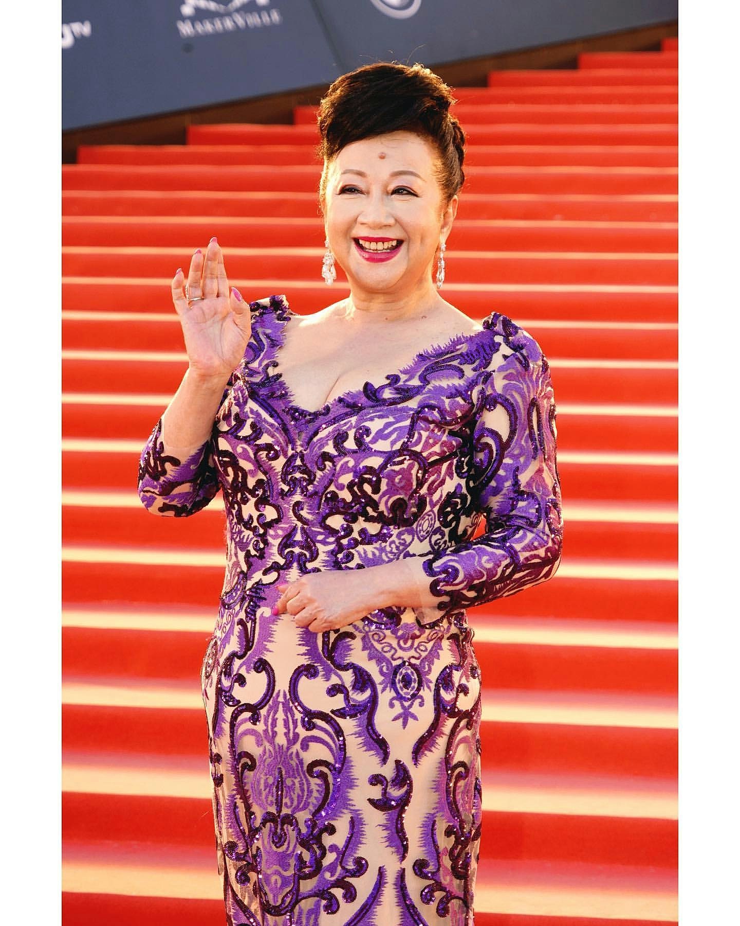 娱圈两亿富婆罕片场英文闹人“死X开”，离婚后语小17岁男友恋爱（组图） - 12
