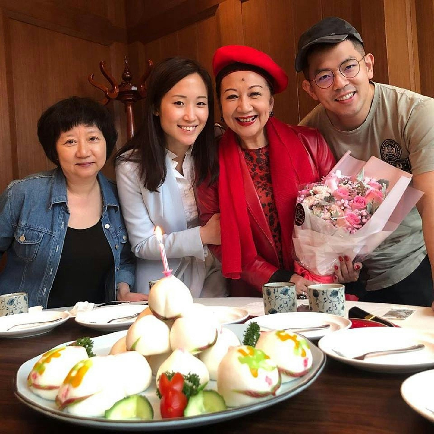娱圈两亿富婆罕片场英文闹人“死X开”，离婚后语小17岁男友恋爱（组图） - 3