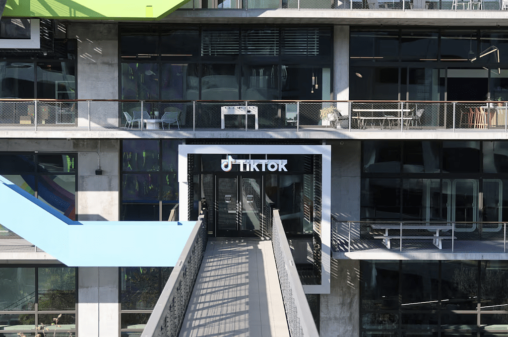 TikTok特朗普签署行政命令：“不卖就禁”限期再延90日至9月17日（组图） - 3