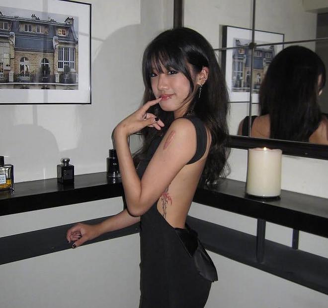 梧桐妹20岁生日晒美背，戴鼻环唇钉很狂野，不学妈妈贾静雯玉女风（组图） - 1