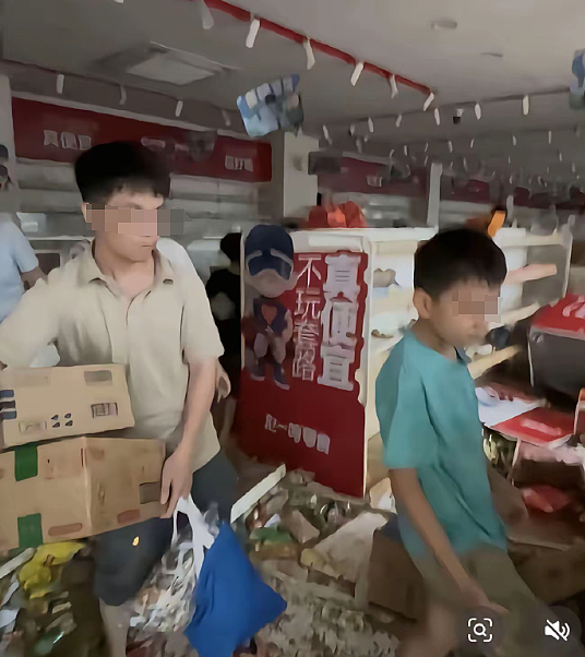 广东怀集遭遇特大洪涝灾害，零食店遭哄抢，连收银机现金都被拿走（组图） - 2