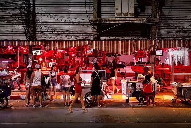 可怕！超千名中国女性被拐欧洲卖淫，老鸨是八旬华人大爷！38人将受审（组图） - 4