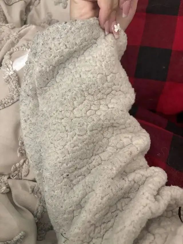 【宠物】白猫变绿猫，妹子找了一个月没发现原因！上网求助后天塌了...网友：你的猫在救你（组图） - 4