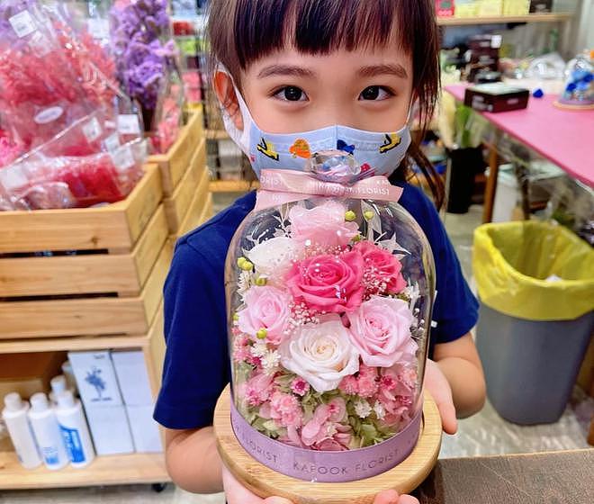 68岁尔冬升9岁女儿拿英文学科冠军，获3千奖学金，学习好颜值还高（组图） - 2