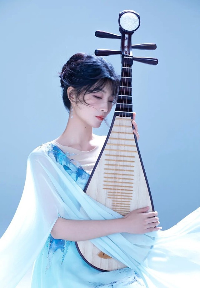 美女琵琶演奏家杨婷婷突取消演出,因药监总局一把手丈夫落马连累(组图) - 2