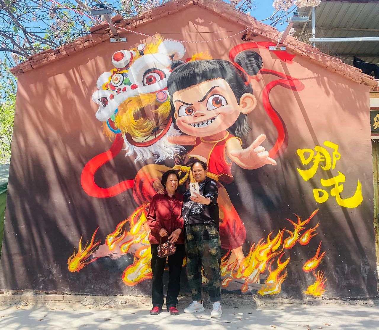 【社交】河南小伙画“哪吒”墙绘带火一个村,被全国游客挤爆,背后有个暖心故事(组图) - 8