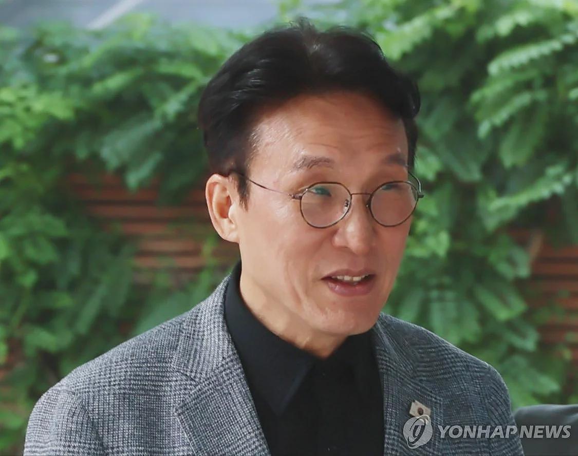 韩总理被提名人金民锡回应学历争议：清华硕士没那么好拿（组图） - 1