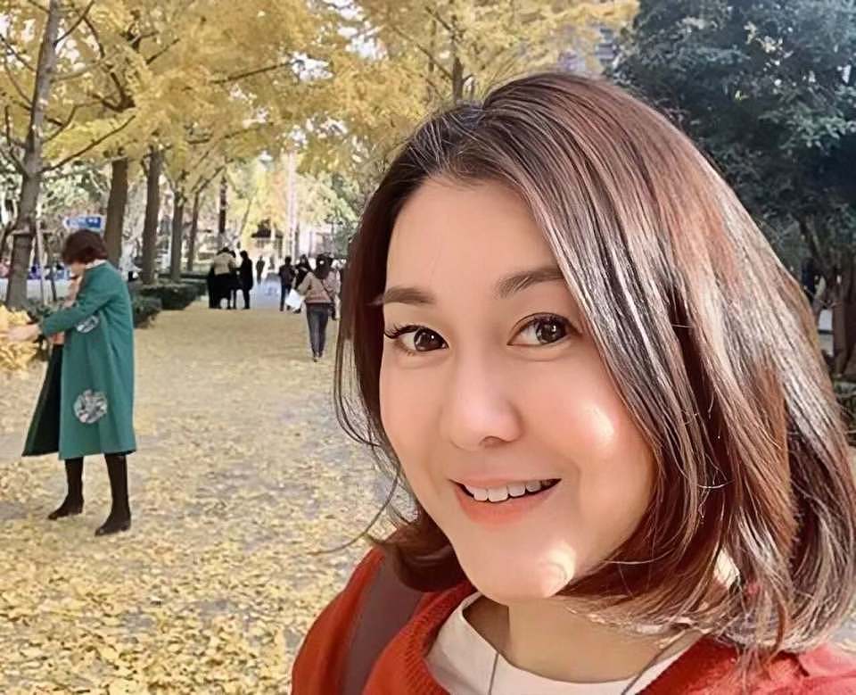 香港知名女星自曝遭非礼,被年轻演员摸胸,八年没谈恋爱至今未婚(组图) - 9