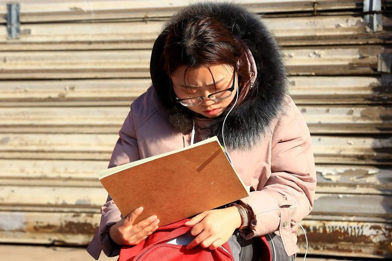 中国年轻人不考研,去考公了(组图) - 4