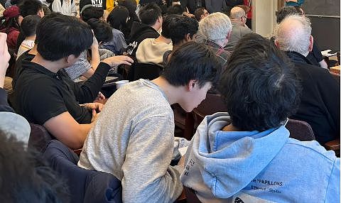 让“韦神”坐第一排认真听讲的34岁教授王虹,是什么来历?(组图) - 6