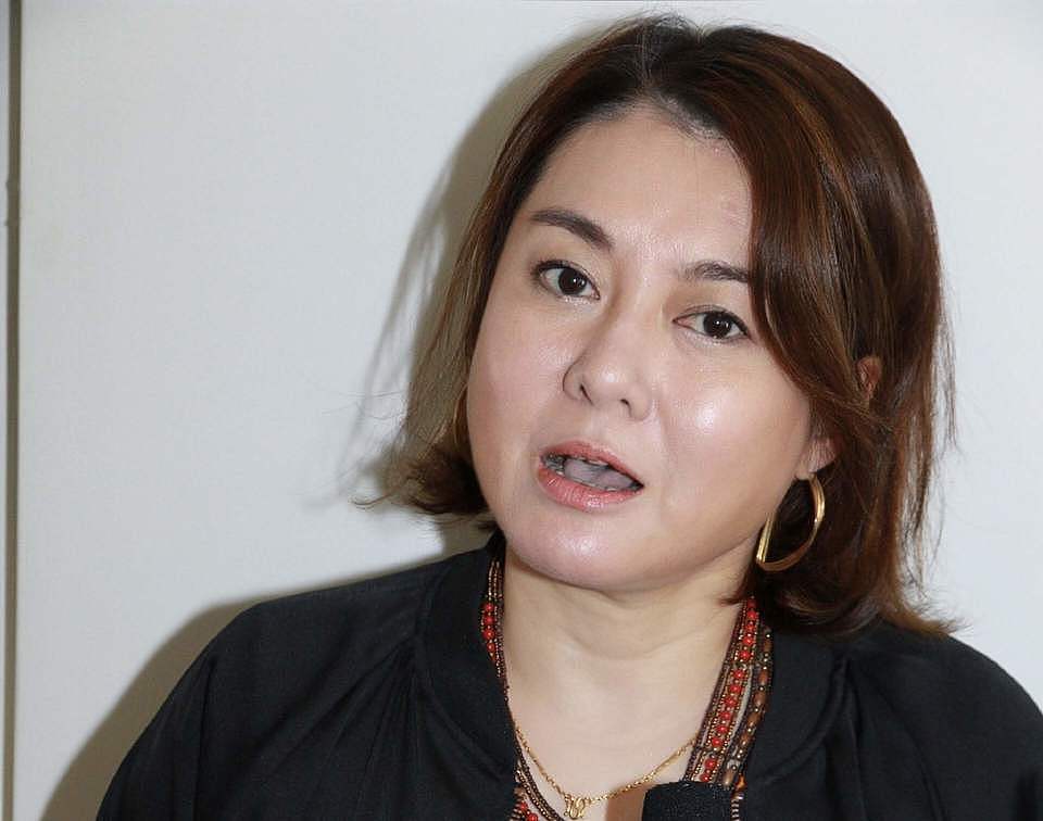 香港知名女星自曝遭非礼,被年轻演员摸胸,八年没谈恋爱至今未婚(组图) - 4