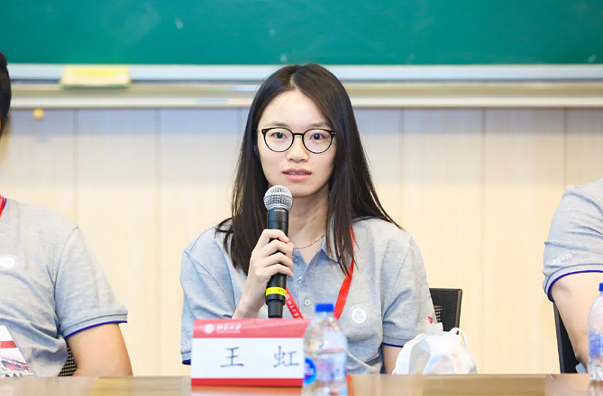 34岁数学家北大开讲座，“韦神”连续三天坐前排听讲！这个90后教授什么来历？（组图） - 9