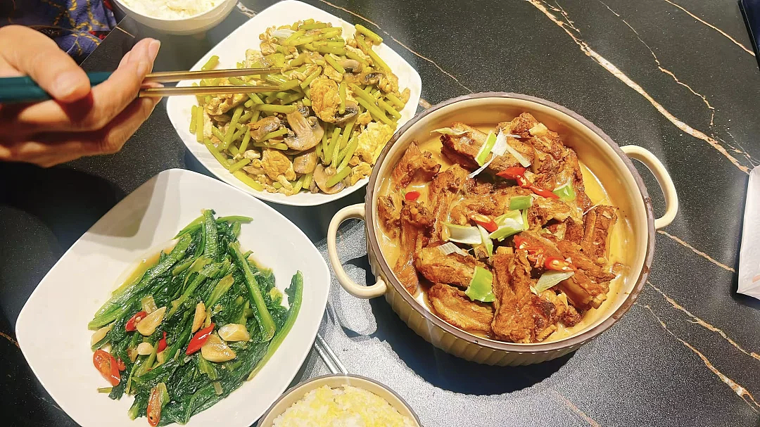 “包月800,不谈恋爱”,上门做饭的年轻人有多抢手?(组图) - 7