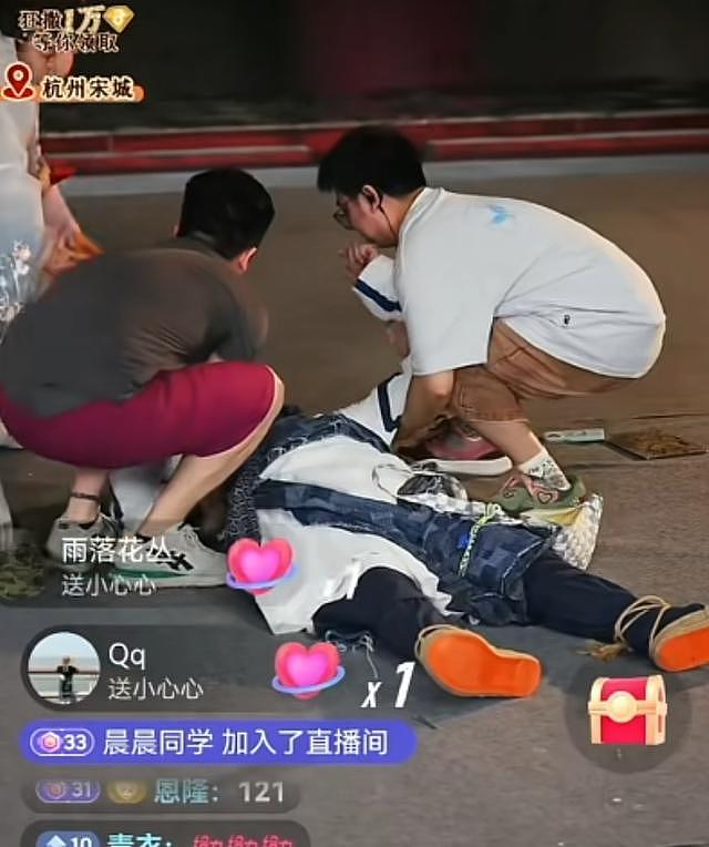 63岁马景涛直播时晕倒，后脑着地，现场慌做一团紧急关播（视频/组图） - 9
