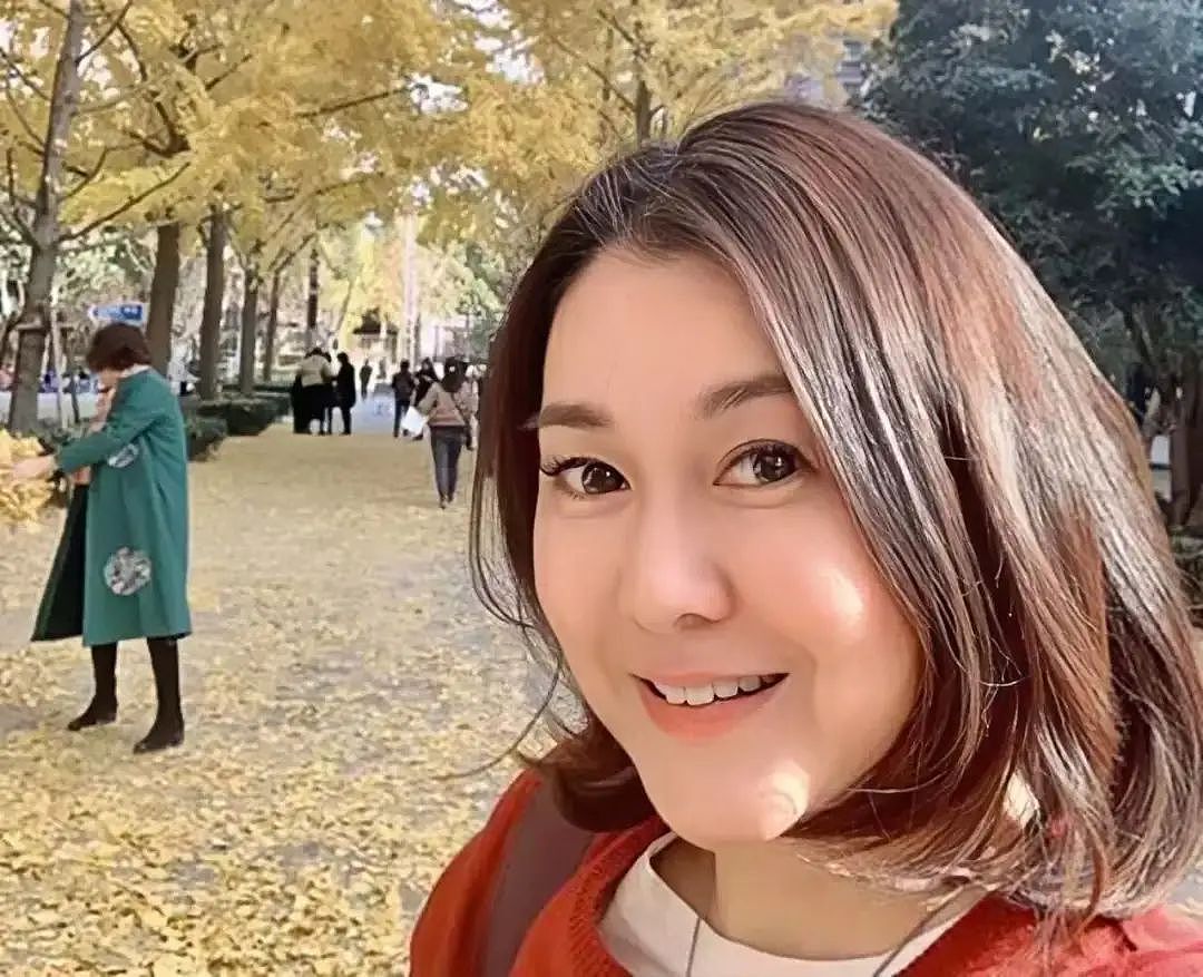 香港知名女星自曝遭非礼,被年轻演员摸胸,八年没谈恋爱至今未婚(组图) - 8