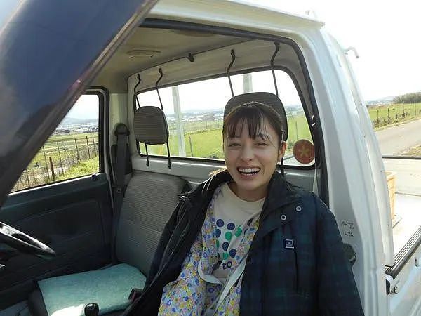 千年一遇美女桥本环奈塌房，自掏腰包200万挽回口碑，没想到，更塌了（组图） - 2