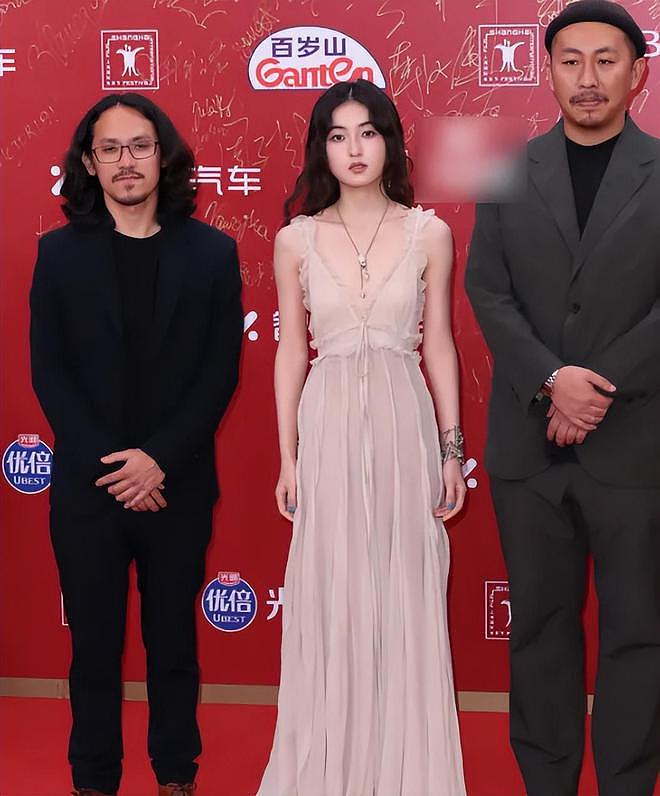 众星上影节闭幕式红毯：林允大秀好身材，于适未受那尔那茜影响（组图） - 7