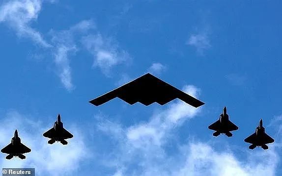 局势升级！6架B-2隐形轰炸机已从美国起飞，携带“地堡炸弹”飞往印度洋（组图） - 1