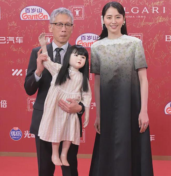 众星上影节闭幕式红毯：林允大秀好身材，于适未受那尔那茜影响（组图） - 16