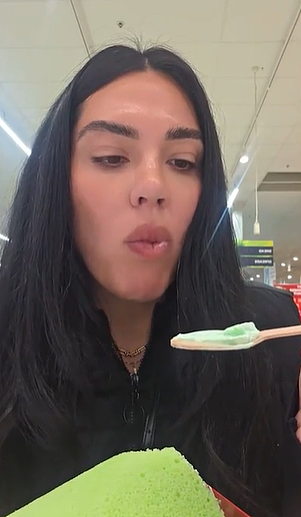 网红Woolies“带货”引热议！网友怒喷：真替她尴尬（组图） - 7