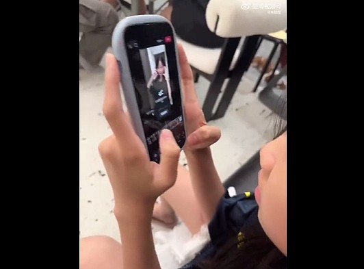 【爆笑】男明星和岛国小电影女主角幽会，对方还有男朋友？看到是她后，再多 5 个男朋友也合理...（组图） - 26