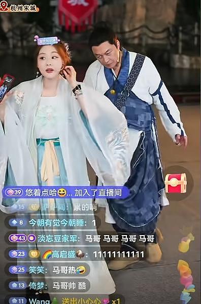 63岁马景涛直播时晕倒，后脑着地，现场慌做一团紧急关播（视频/组图） - 7