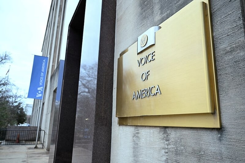 特朗普政府不顾争议，下令美国之音等媒体裁员600人（组图） - 1