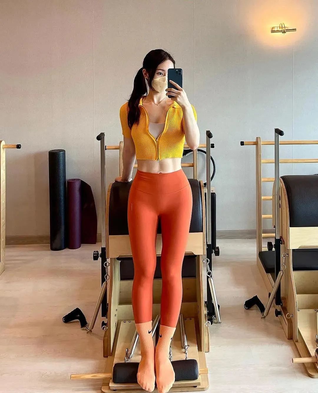 【美女】当她摘下口罩,露出阵容!网友直呼:这身材我爱了...(组图) - 6