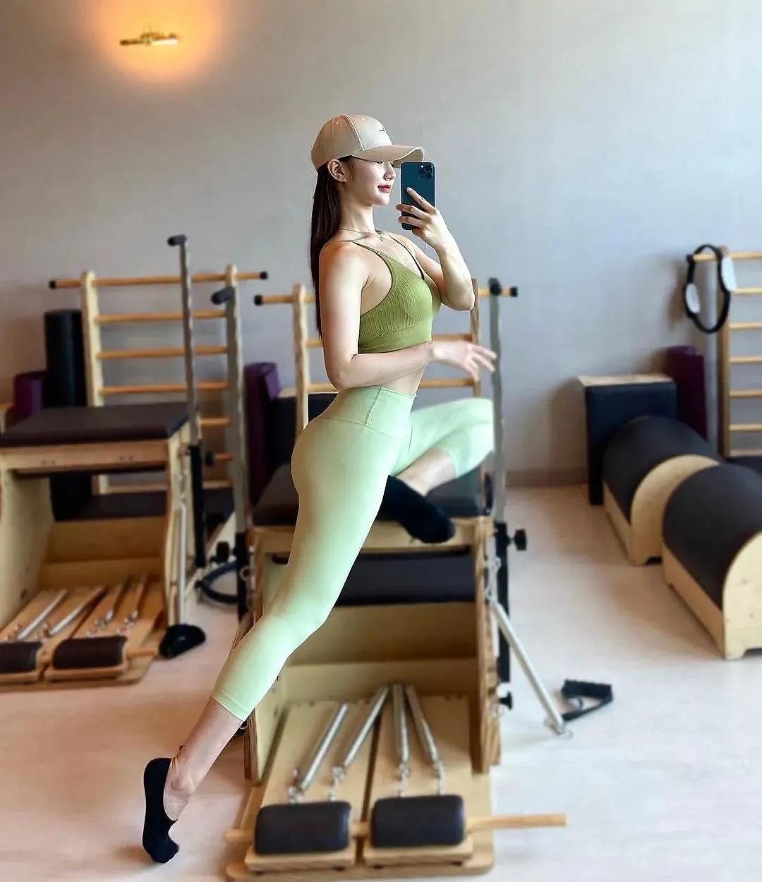 【美女】当她摘下口罩,露出阵容!网友直呼:这身材我爱了...(组图) - 19